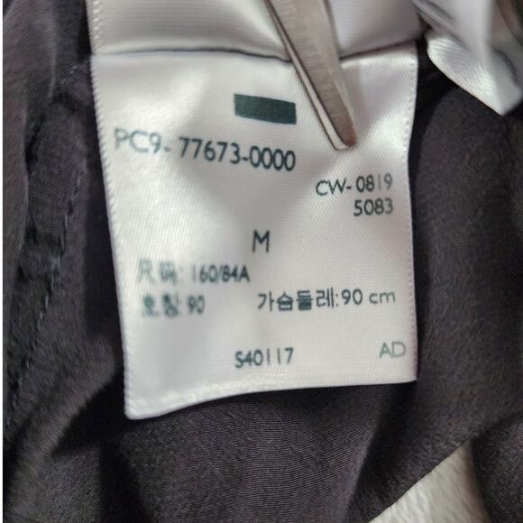 Levi's Top Women M Black Viscose Collared Puffy  Long Sleeves Ruffle Cuffs Flowy - Picture 10 of 13